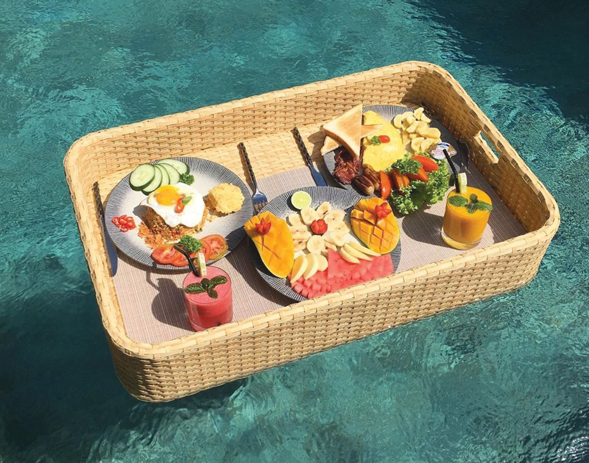 https://new.floatingbreakfast.gr/wp/wp-content/uploads/2020/01/floating-breakfast-tray-rectangle-brown-diskos-proinou-pisina-hotel1-1.jpg