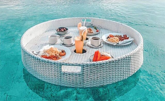https://new.floatingbreakfast.gr/wp/wp-content/uploads/2020/03/floating-tray-pool-breakfast-diskos-servirismatos-proinou-1-640x392.jpg
