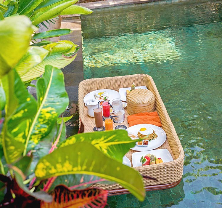 https://new.floatingbreakfast.gr/wp/wp-content/uploads/2020/03/floating-tray-pool-breakfast-diskos-servirismatos-proinou3.jpg