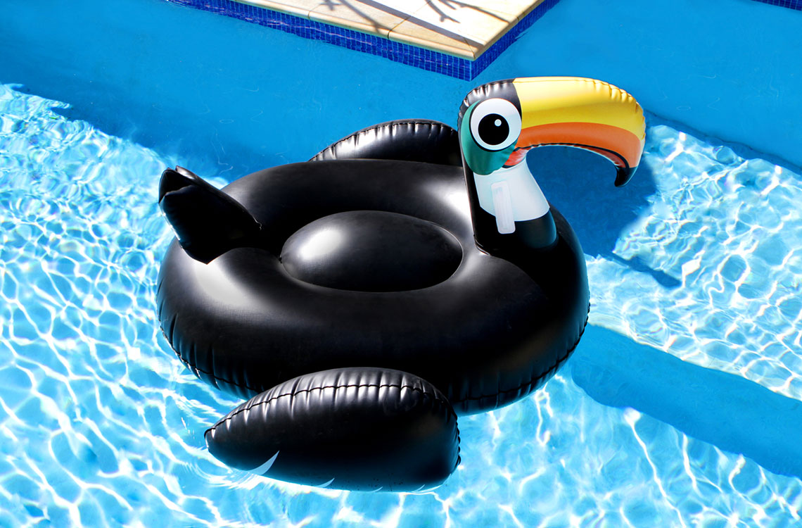 https://new.floatingbreakfast.gr/wp/wp-content/uploads/2020/03/fouskota-pisinas-toucan-bird-pool-float.jpg