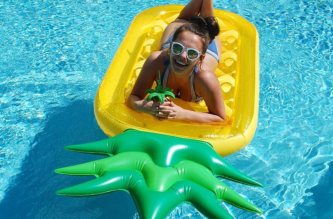 https://new.floatingbreakfast.gr/wp/wp-content/uploads/2020/03/fouskoto-pisinas-ananas-pool-float.jpg