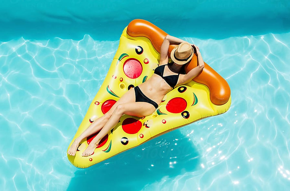 https://new.floatingbreakfast.gr/wp/wp-content/uploads/2020/03/fouskoto-pisinas-pizza-pool-float.jpg