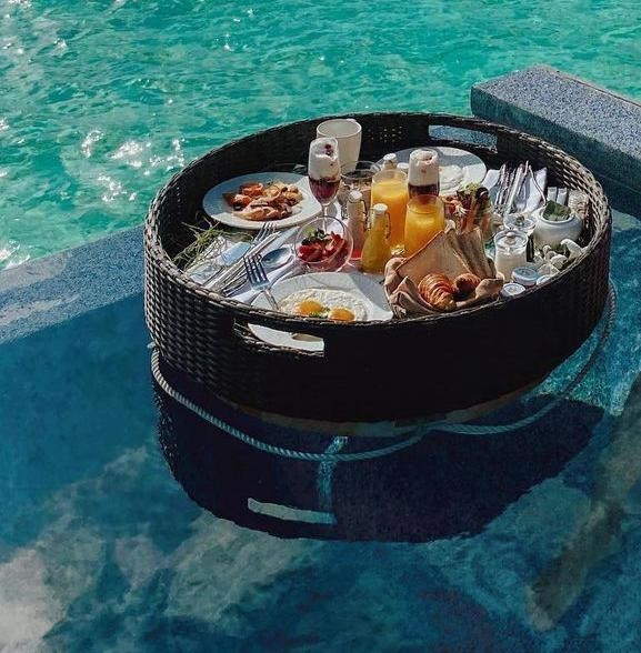 Floating Breakfast Greece | Δίσκος σερβιρίσματος πρωινού στην πισίνα
